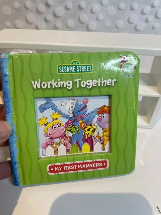 Sesame Street Grover figure & mini book - Picture 5 of 7